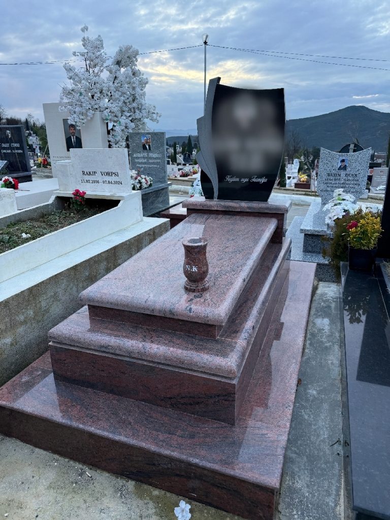 Varr mermeri i punuar me kujdes
varr mermeri me përpunim cilësor